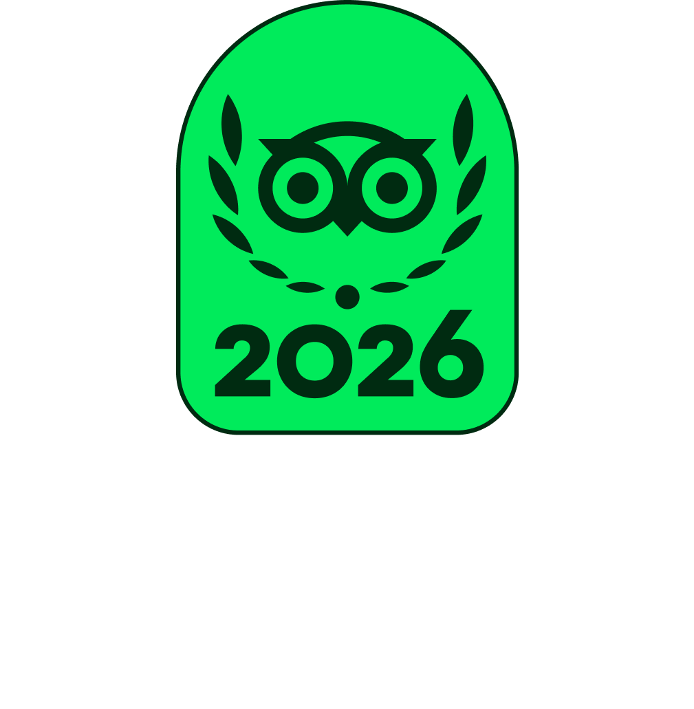 TC Badge + Travelers’ Choice Center Aligned White - L